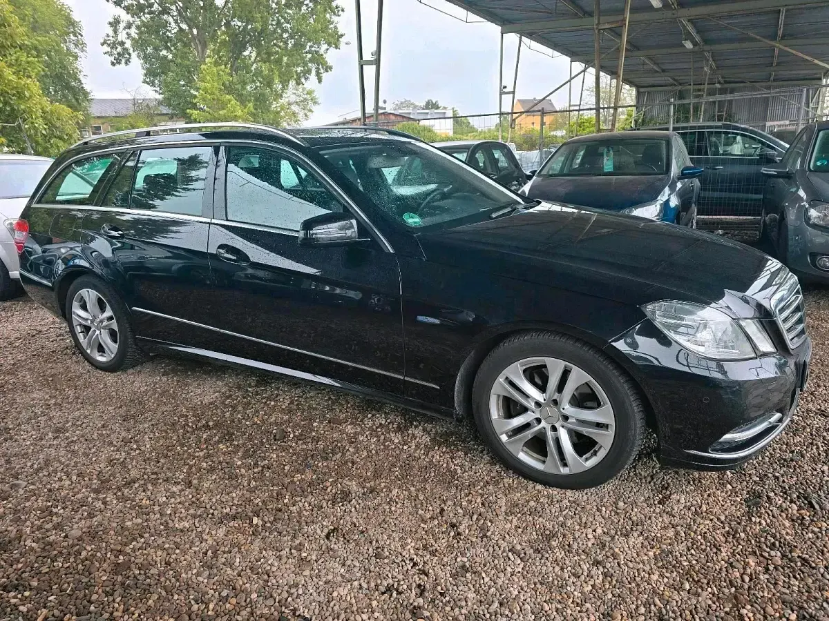 Gebraucht Mercedes E350 Elegance 264 PS (194 kW) 2011 Schwarz Kombi