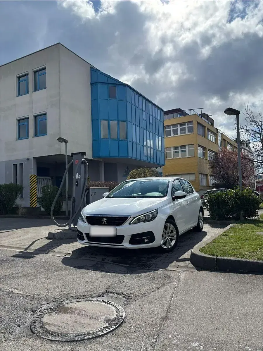 Gebraucht Peugeot 308 131 PS (96 kW) 2019 Weiß Limousine
