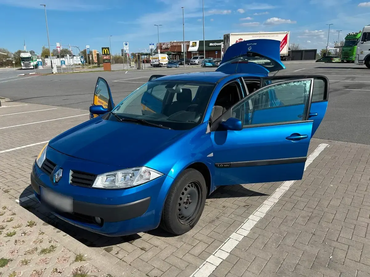 Gebraucht Renault Mégane 112 PS (82 kW) 2004 Blau Kleinwagen