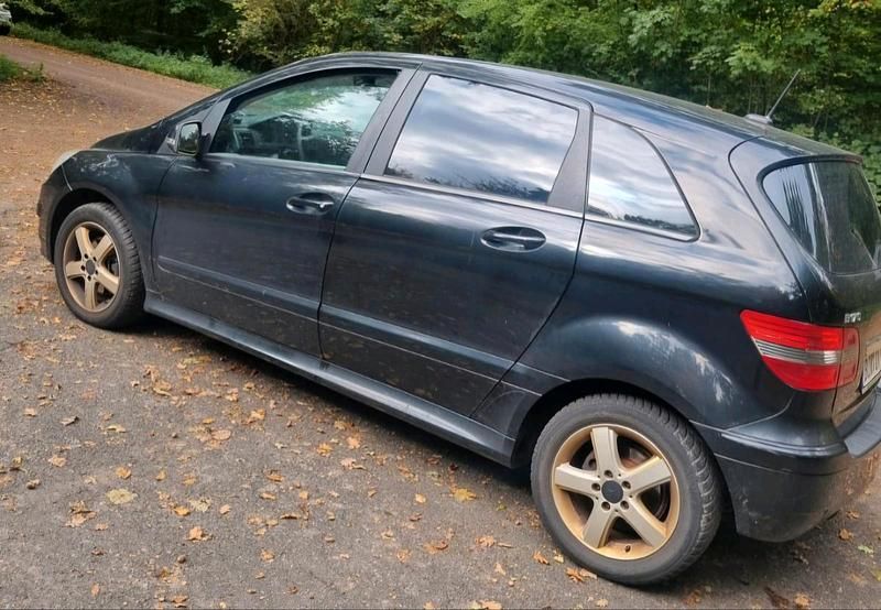 Gebraucht Mercedes B180 115 PS (84 kW) 2011 Schwarz Van / Kleinbus
