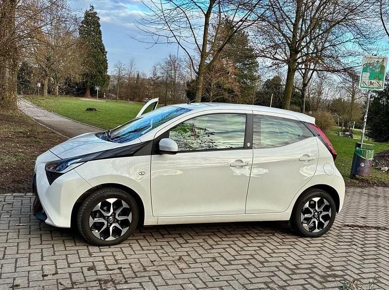 Gebraucht Toyota Aygo Team 72 PS (52 kW) 2021 Weiß Kleinwagen