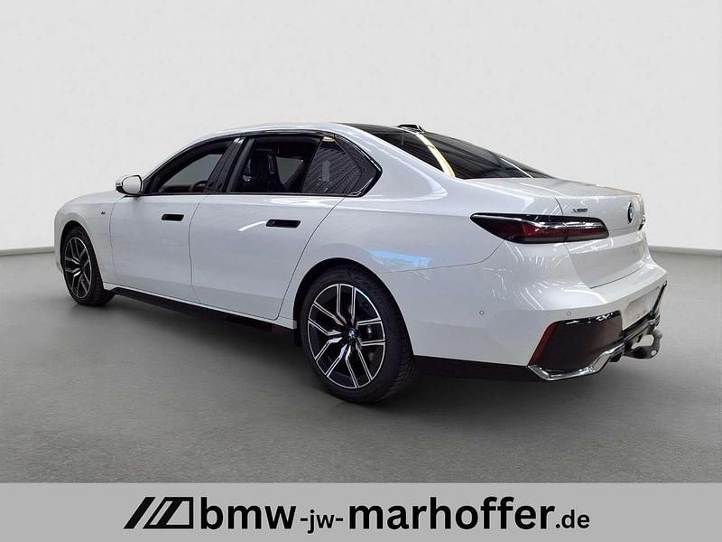 Gebraucht BMW 740 M Sport 286 PS (210 kW) 2025 Weiß (mineralweiss metallic) Limousine