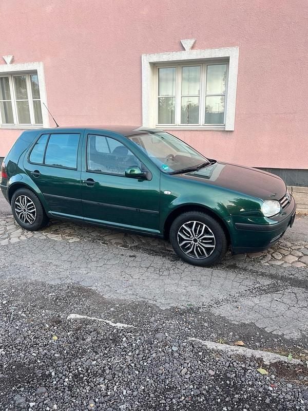 Grün Gebraucht 2000 VW Golf IV Kleinwagen | 1.900 € (Fairer Preis) - Bild 1/4