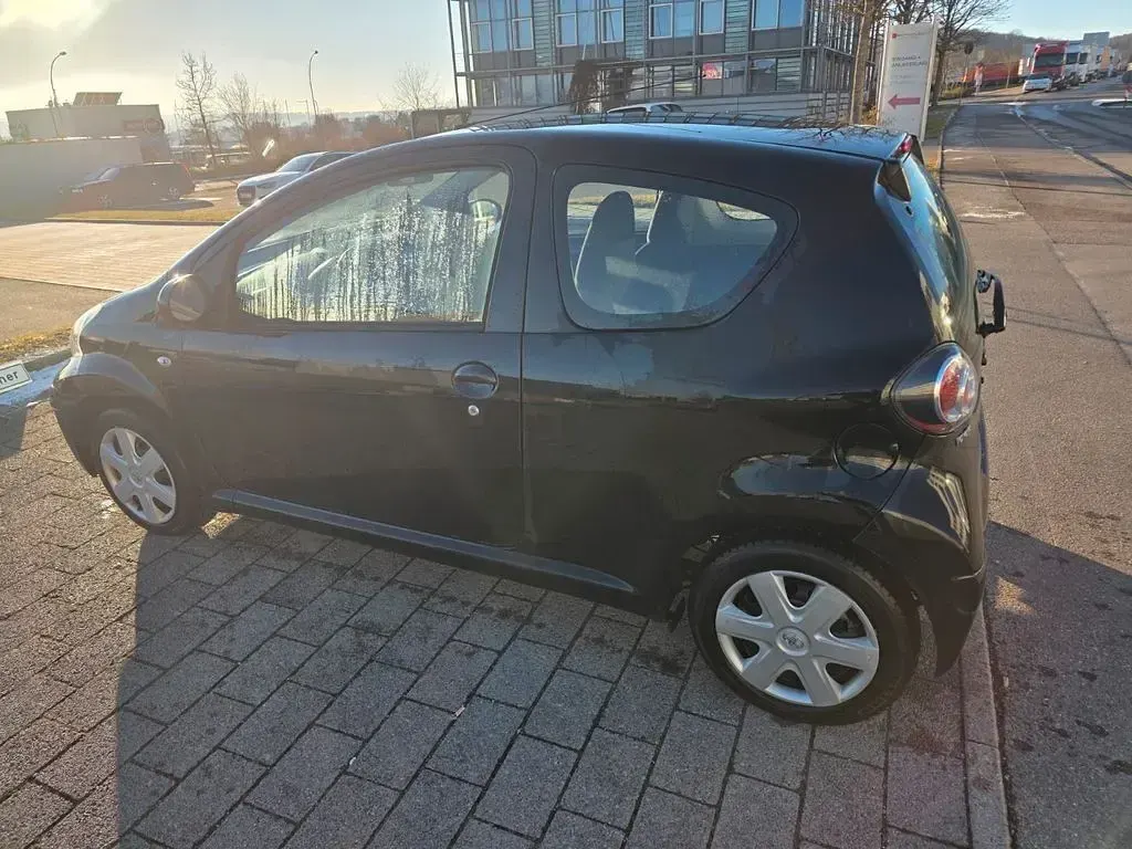 Gebraucht Toyota Aygo 68 PS (50 kW) 2009 Schwarz Kleinwagen