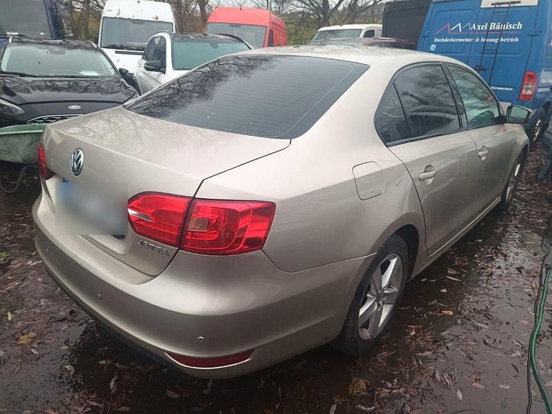 Gebraucht VW Jetta Highline 122 PS (89 kW) 2013 Beige Limousine