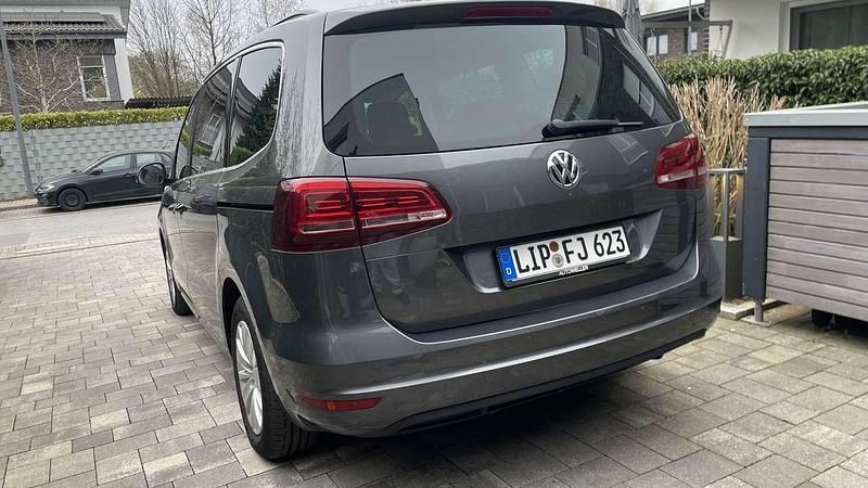 Gebraucht VW Sharan Comfortline 150 PS (110 kW) 2017 Van / Kleinbus