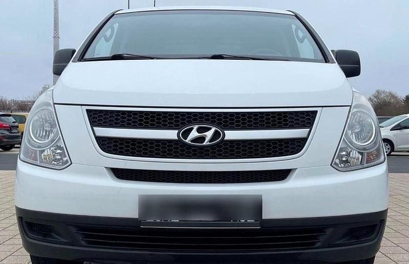 Weiß Gebraucht 2010 Hyundai H-1 Van / Kleinbus | 7.200 € (Guter Preis) - Bild 1/4