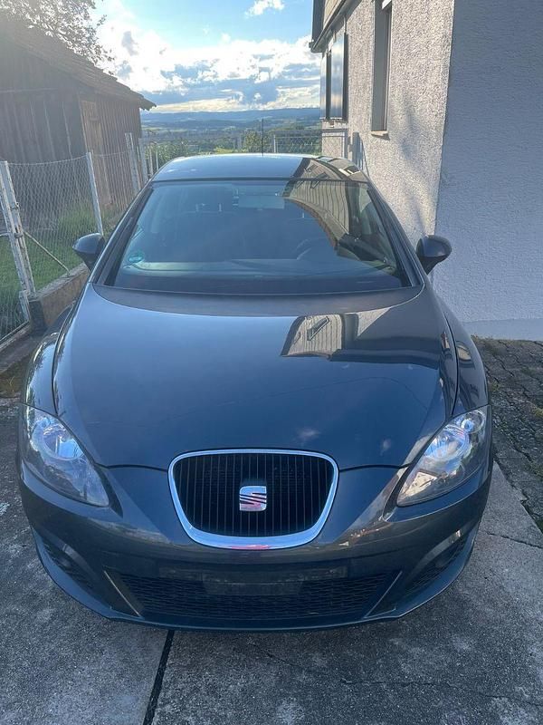 Grau Gebraucht 2011 Seat Leon Copa Limousine | 2.400 € (Guter Preis) - Bild 1/4