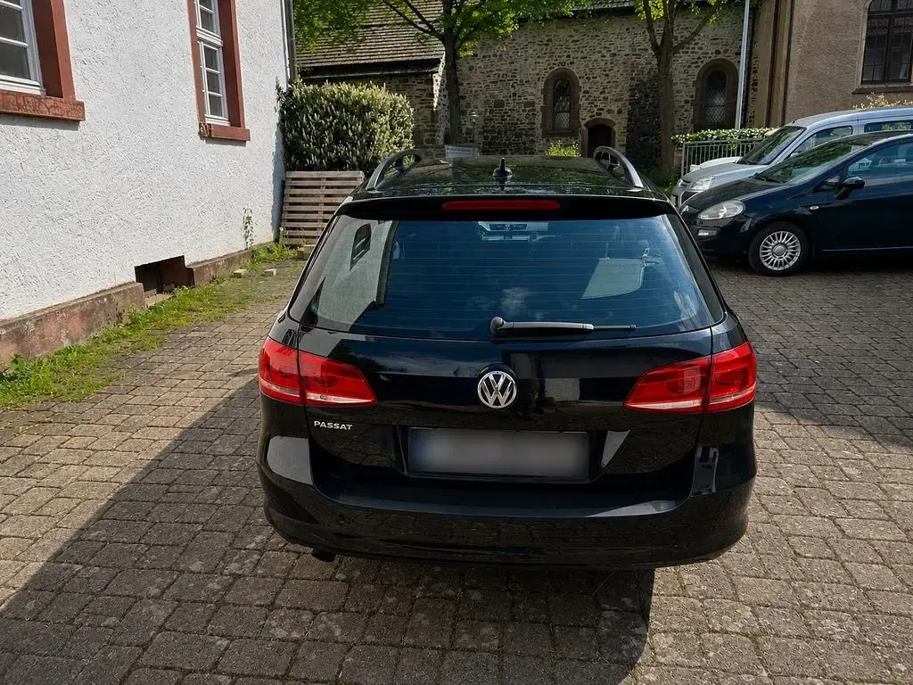 Gebraucht VW Passat 122 PS (89 kW) 2011 Schwarz Kombi
