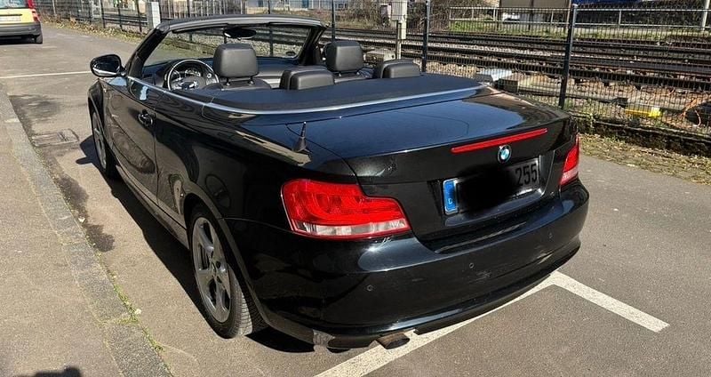 Gebraucht BMW 120 Cabriolet 170 PS (125 kW) 2011 Schwarz Cabrio