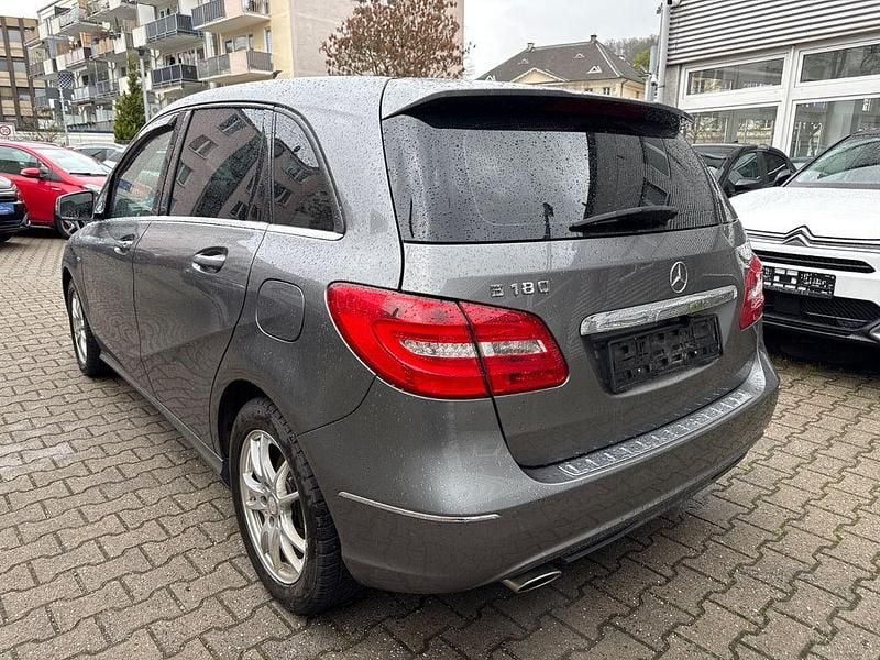 Gebraucht Mercedes B180 122 PS (89 kW) 2012 Grau Van / Kleinbus