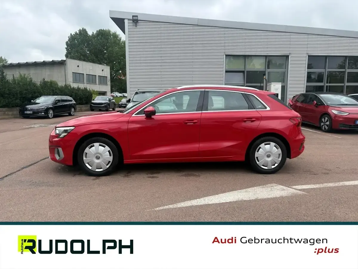Używany Audi A3 Advanced 110 KM (80 kW) 2022 Czerwony Sedan/Limuzyna