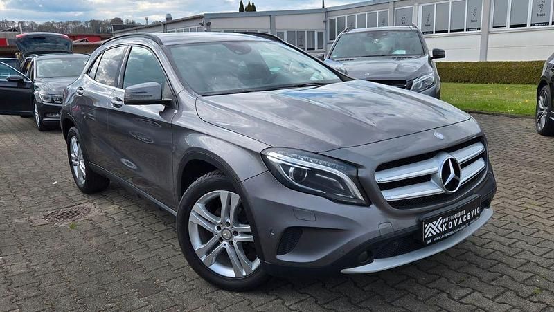 Gebraucht Mercedes GLA220 Style 170 PS (125 kW) 2015 Grau SUV