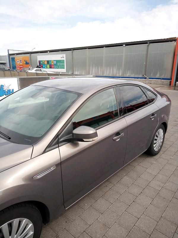 Braun Gebraucht 2012 Ford Mondeo Champions Edition Limousine | 4.000 € (Fairer Preis) - Bild 1/4