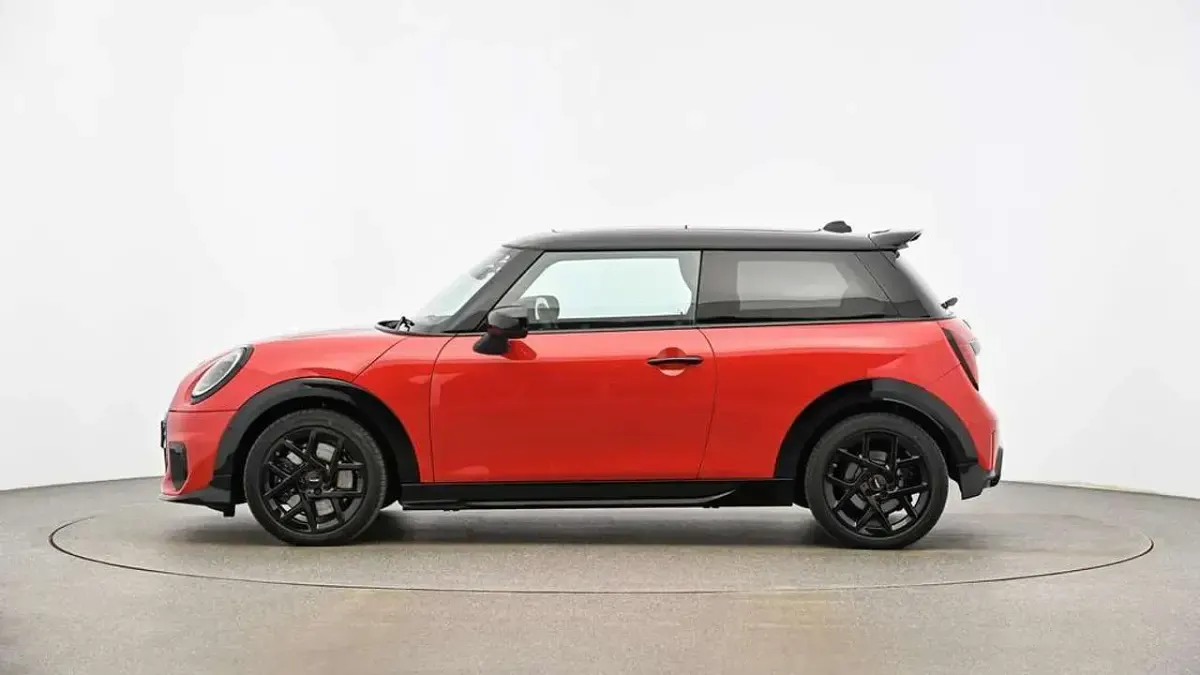 Używany Mini John Cooper Works 204 KM (150 kW) 2024 Czerwony Hatchback
