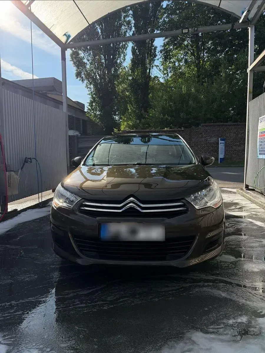 Gebraucht Citroën C4 Attraction 95 PS (69 kW) 2013 Braun Limousine