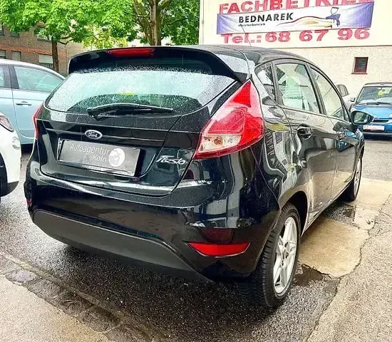 Gebraucht Ford Fiesta Trend 82 PS (60 kW) 2015 Schwarz Kleinwagen