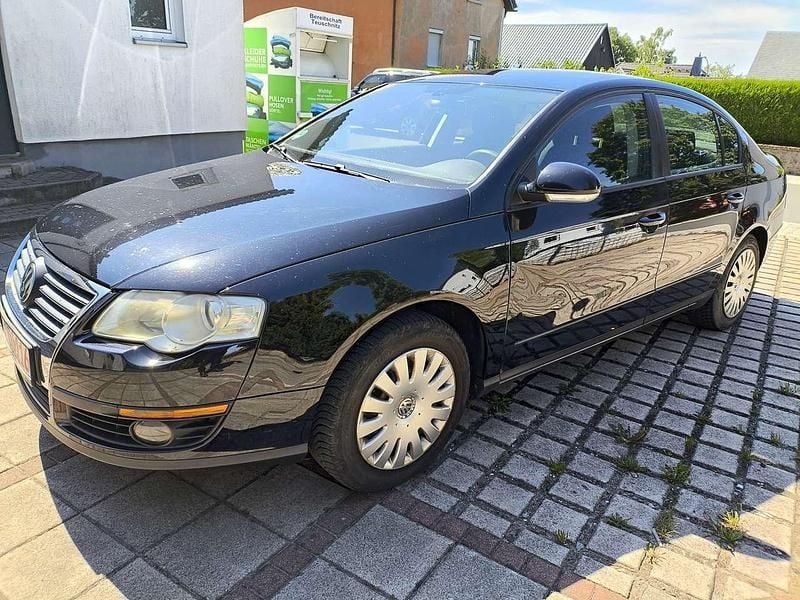 Deep black perleffekt Gebraucht 2005 VW Passat Trendline Limousine | 1.980 € (Guter Preis) - Bild 1/4