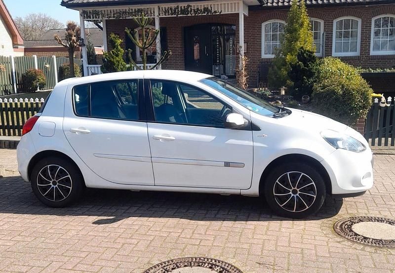 Gebraucht Renault Clio IV Expression 75 PS (55 kW) 2012 Weiß Kleinwagen