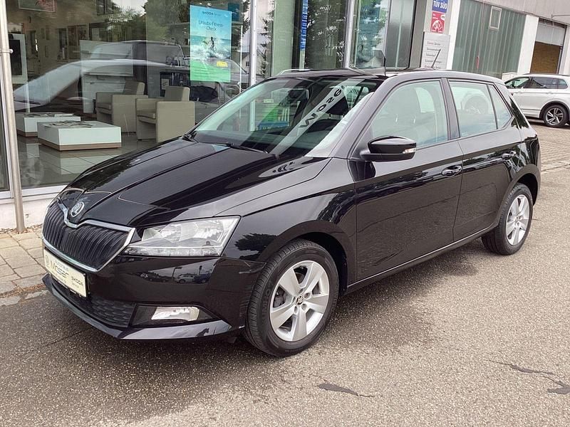 Schwarz Gebraucht 2018 Skoda Fabia Ambition Limousine | 13.890 € (Teuer) - Bild 1/3