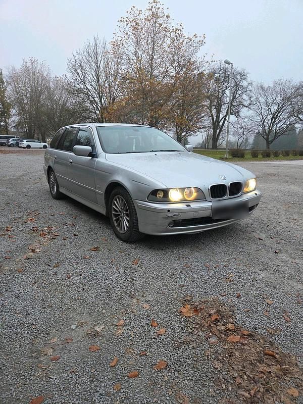 Gebraucht BMW 530 193 PS (141 kW) 2002 Silber Kombi