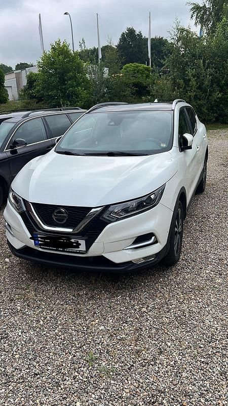 Weiß Gebraucht 2019 Nissan Qashqai N-Connecta SUV | 14.700 € (Fairer Preis) - Bild 1/4