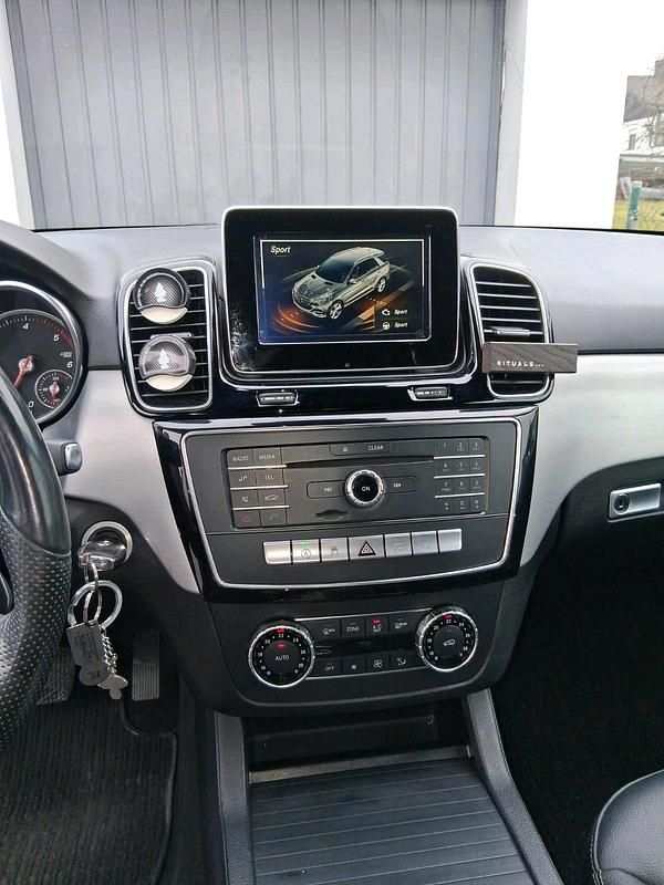 Gebraucht Mercedes GLE350 AMG line 258 PS (189 kW) 2015 Schwarz SUV