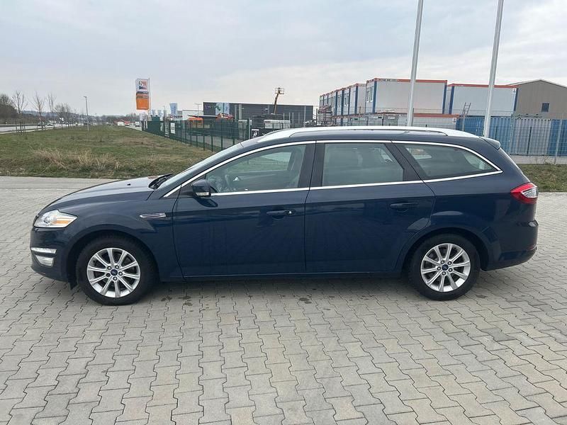 Gebraucht Ford Mondeo Titanium 140 PS (102 kW) 2011 Blau Limousine