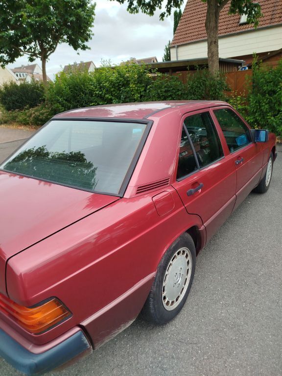 Rot Gebraucht 1991 Mercedes 190 Limousine | 2.950 € - Bild 1/4