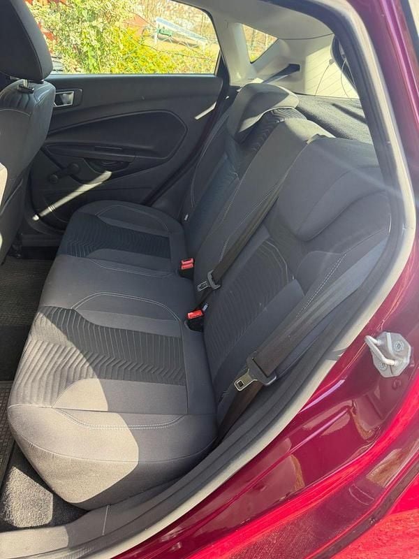 Gebraucht Ford Fiesta Titanium 101 PS (74 kW) 2013 Rot Kleinwagen
