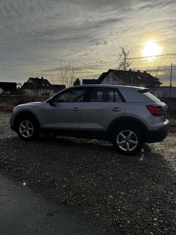 Gebraucht Audi Q2 Basis 116 PS (85 kW) 2017 Grau SUV