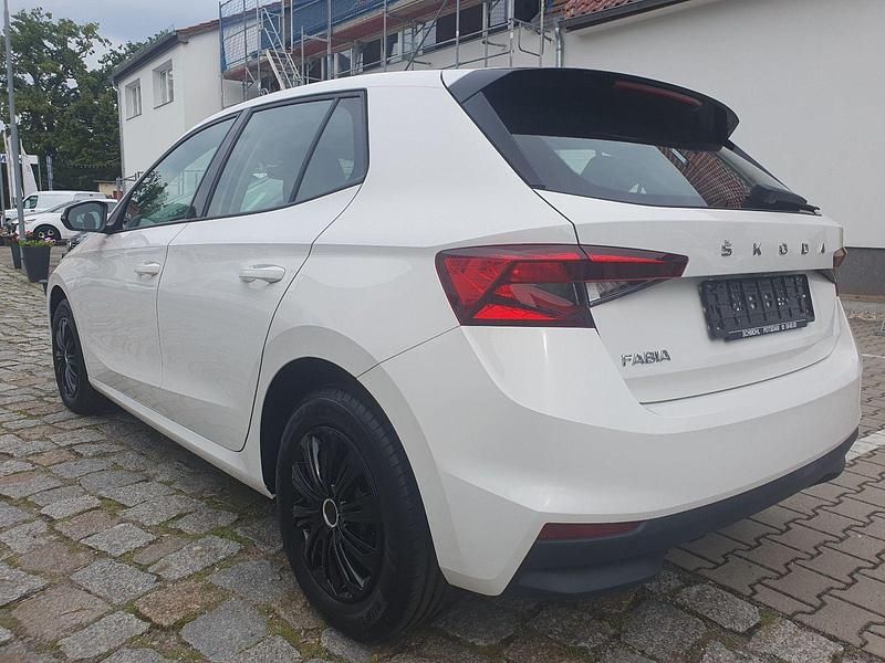 Gebraucht Skoda Fabia Active 65 PS (47 kW) 2022 Weiß Kleinwagen