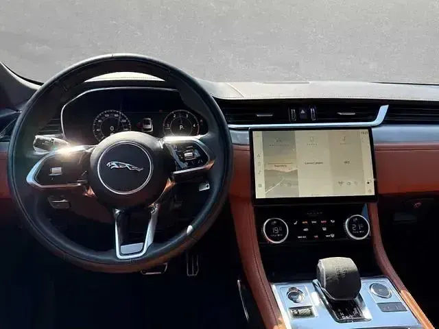 Gebraucht Jaguar F-Pace R-Dynamic 300 PS (220 kW) 2023 Santorini black SUV