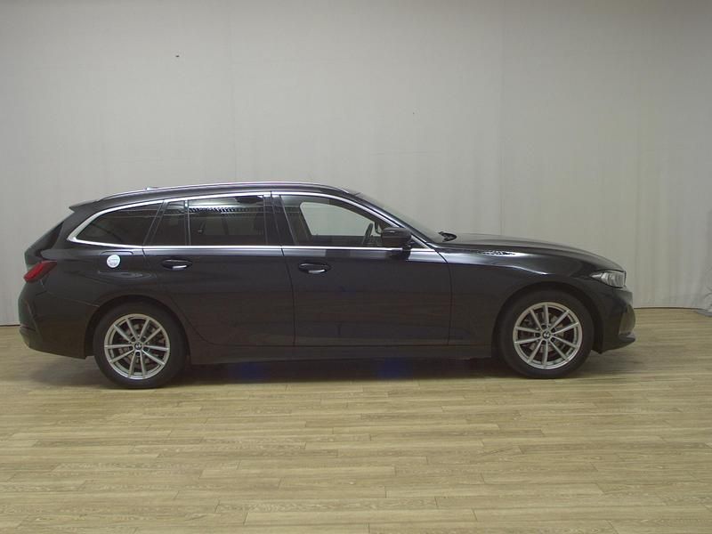 Schwarz Gebraucht 2023 BMW 318 Shadowline Kombi | 21.680 € (Superpreis) - Bild 1/4