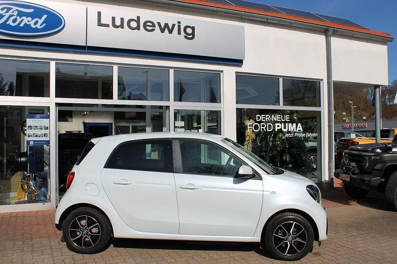 Gebraucht Smart ForFour Electric Drive 60 kW (82 PS) 2021 Weiß Limousine