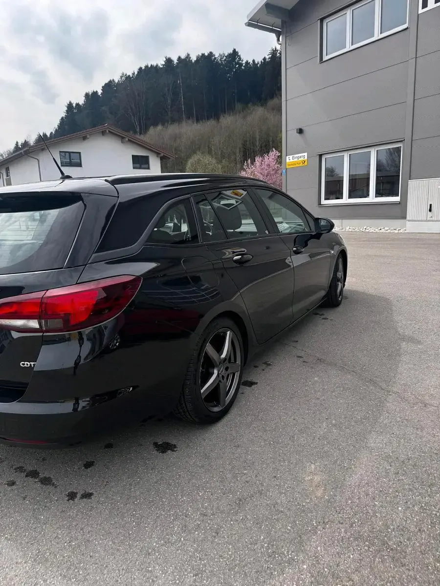 Gebraucht Opel Astra 95 PS (69 kW) 2016 Schwarz Kombi