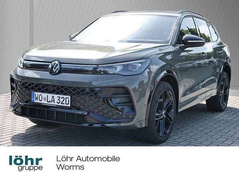 Cipressinogrün metallic Gebraucht 2025 VW Tiguan R-line SUV | 51.850 € (Superpreis) - Bild 1/4