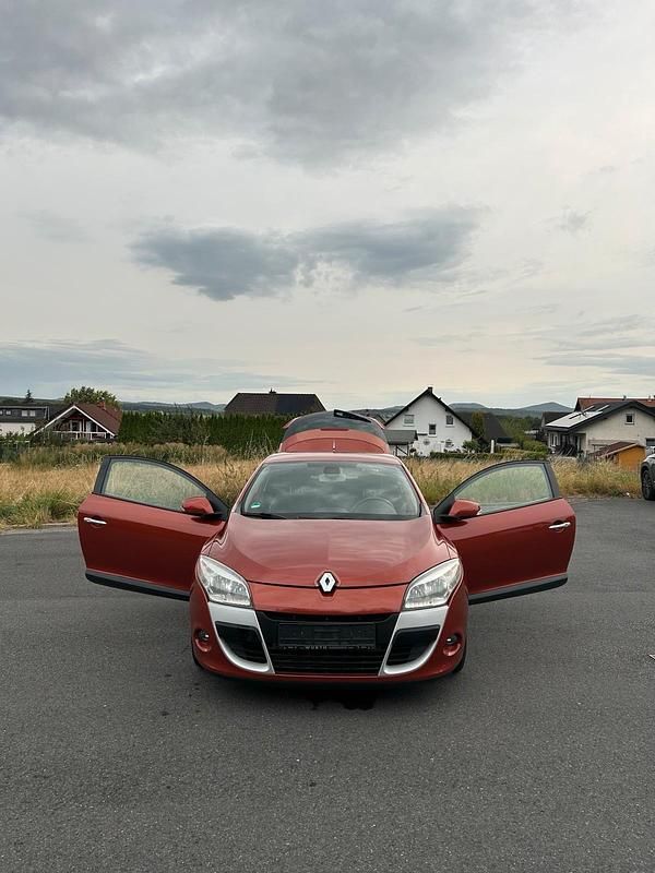 Orange Gebraucht 2009 Renault Mégane Coupé Coupé | 3.500 € - Bild 1/4