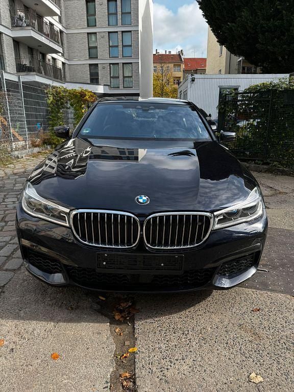 Schwarz Gebraucht 2016 BMW 750 M Sport Limousine | 23.999 € (Guter Preis) - Bild 1/4