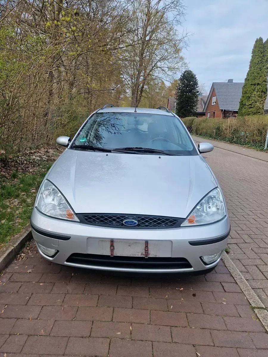 Gebraucht Ford Focus 101 PS (74 kW) 2003 Grau Kombi