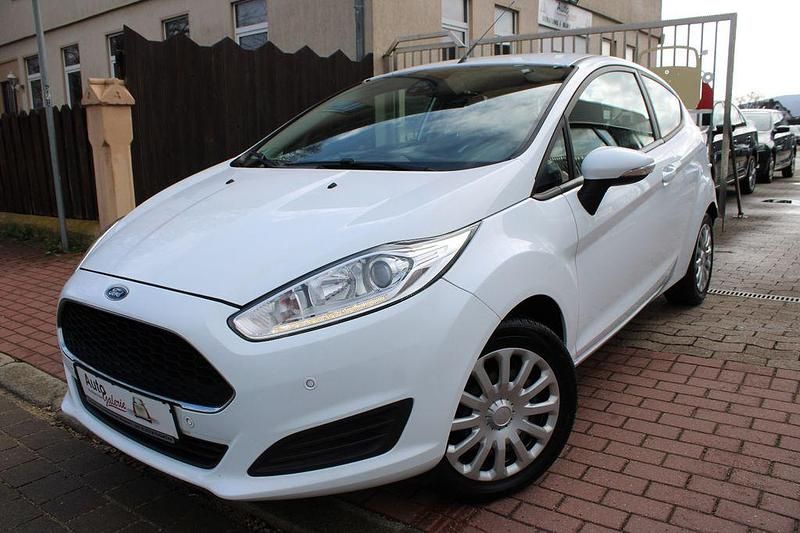 Gebraucht Ford Fiesta Trend 75 PS (55 kW) 2016 Weiß Limousine