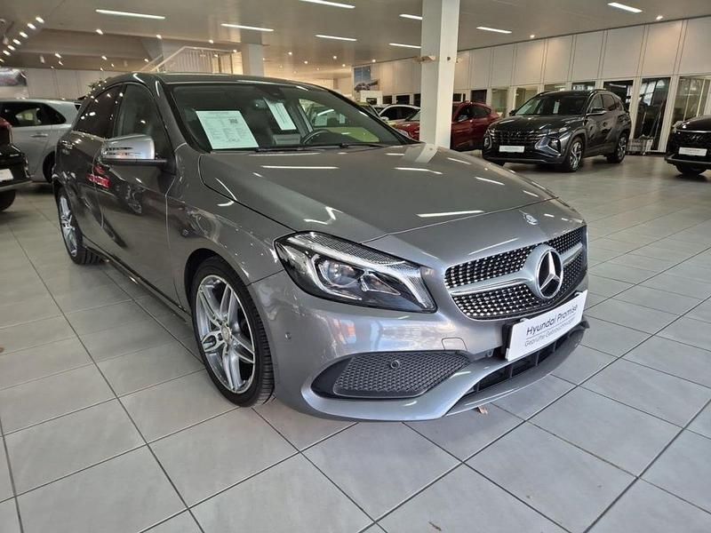 Gebraucht Mercedes A180 122 PS (89 kW) 2016 Grau Limousine