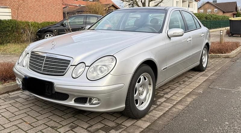 Silber Gebraucht 2004 Mercedes E200 Limousine | 4.600 € (Guter Preis) - Bild 1/4