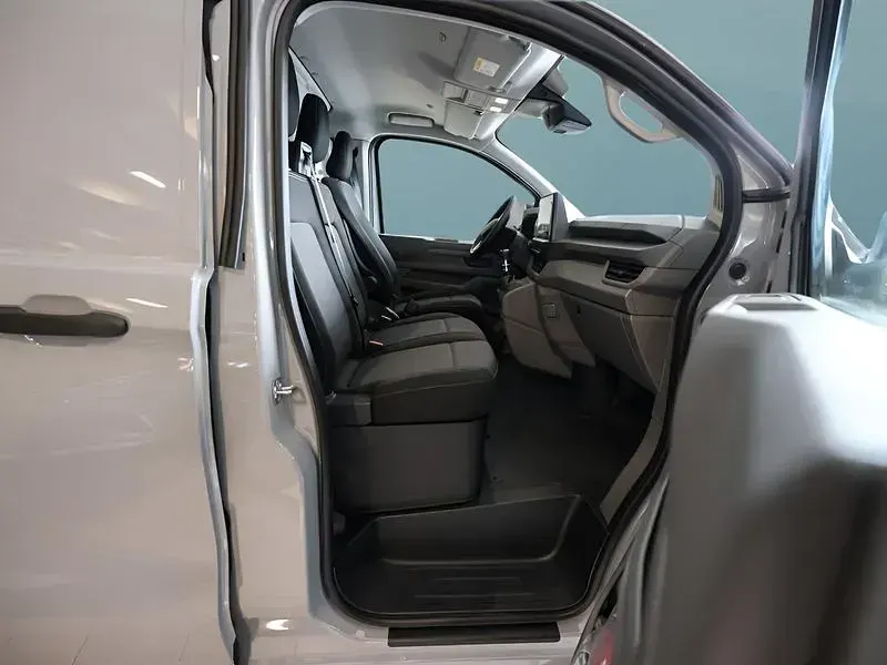 Second-hand VW Multivan 110 CP (80 kW) 2026 Gri Monovolum