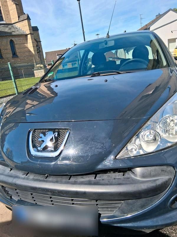 Gebraucht Peugeot 206+ 60 PS (44 kW) 2010 Grau Kleinwagen
