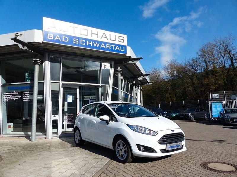 Gebraucht Ford Fiesta Titanium 101 PS (74 kW) 2017 Weiß Limousine