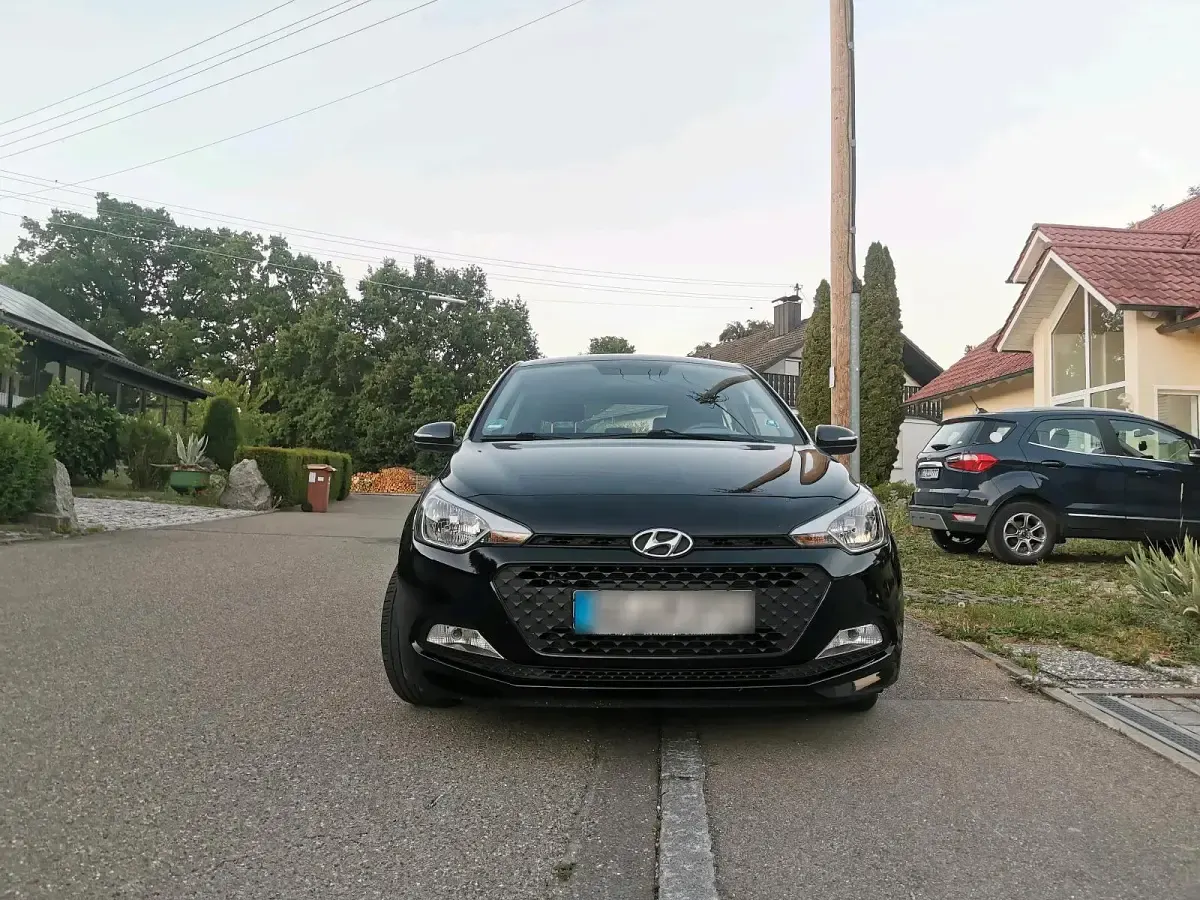 Gebraucht Hyundai i20 Active 84 PS (61 kW) 2017 Schwarz Kleinwagen