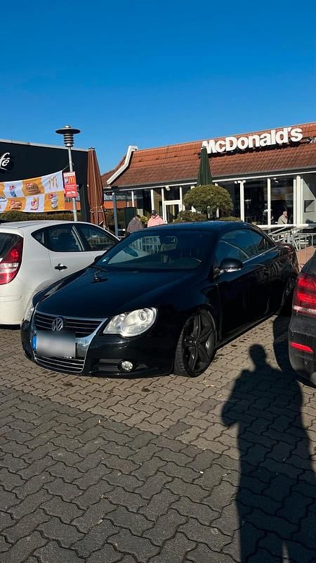 Schwarz Gebraucht 2007 VW Eos Cabrio | 7.500 € (Teuer) - Bild 1/4