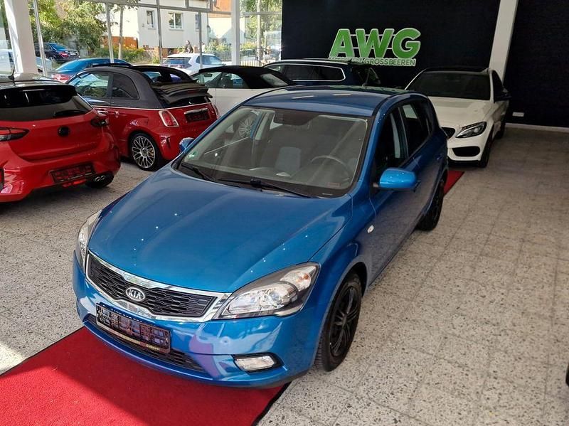 Blau Gebraucht 2010 Kia Ceed Vision Limousine | 3.990 € (Guter Preis) - Bild 1/4