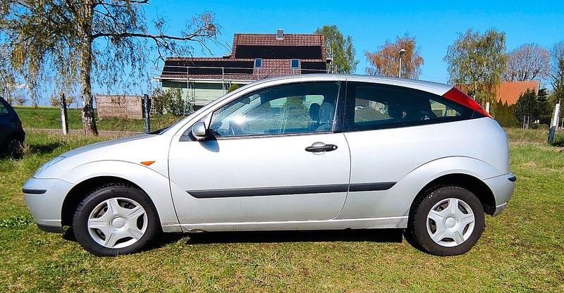 Używany Ford Focus Trend 101 KM (74 kW) 2002 Sedan/Limuzyna